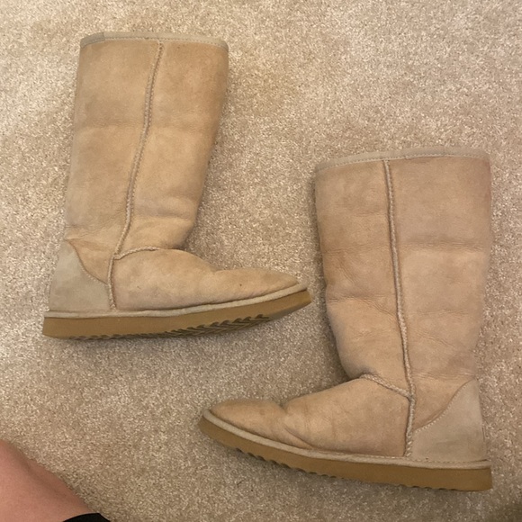 Ugg Boots - Picture 6 of 8